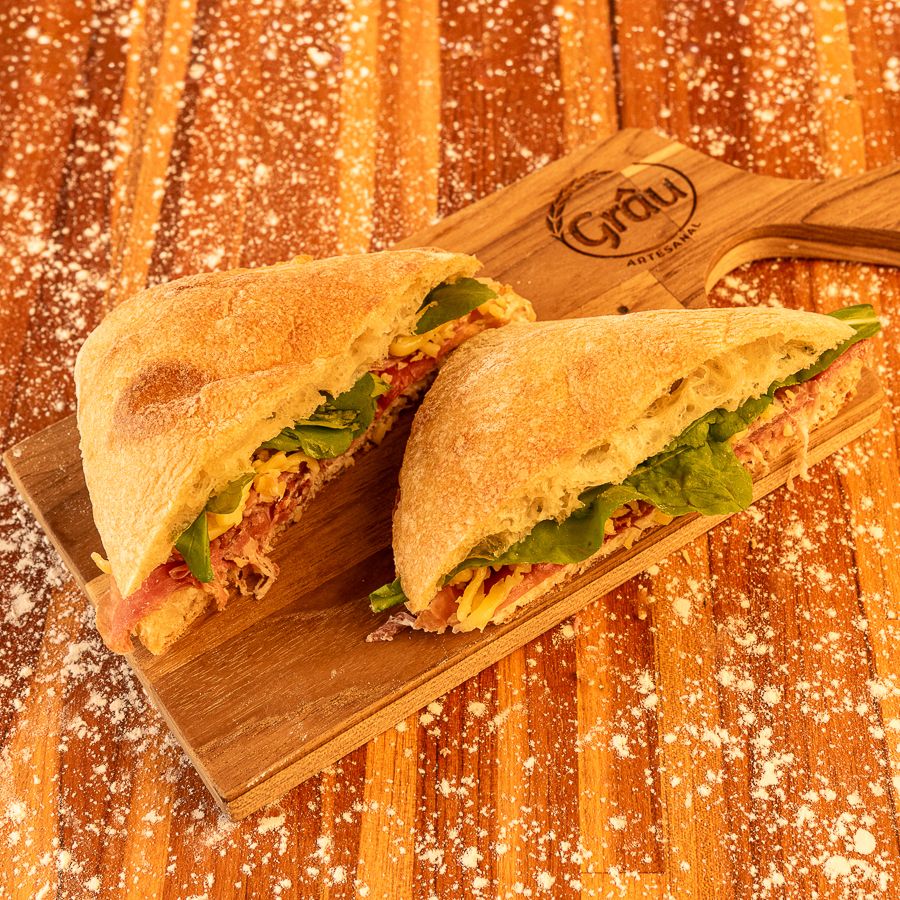 Urca Grâu: Ciabatta Artesanal, Pastrami & Mostarda Dijon