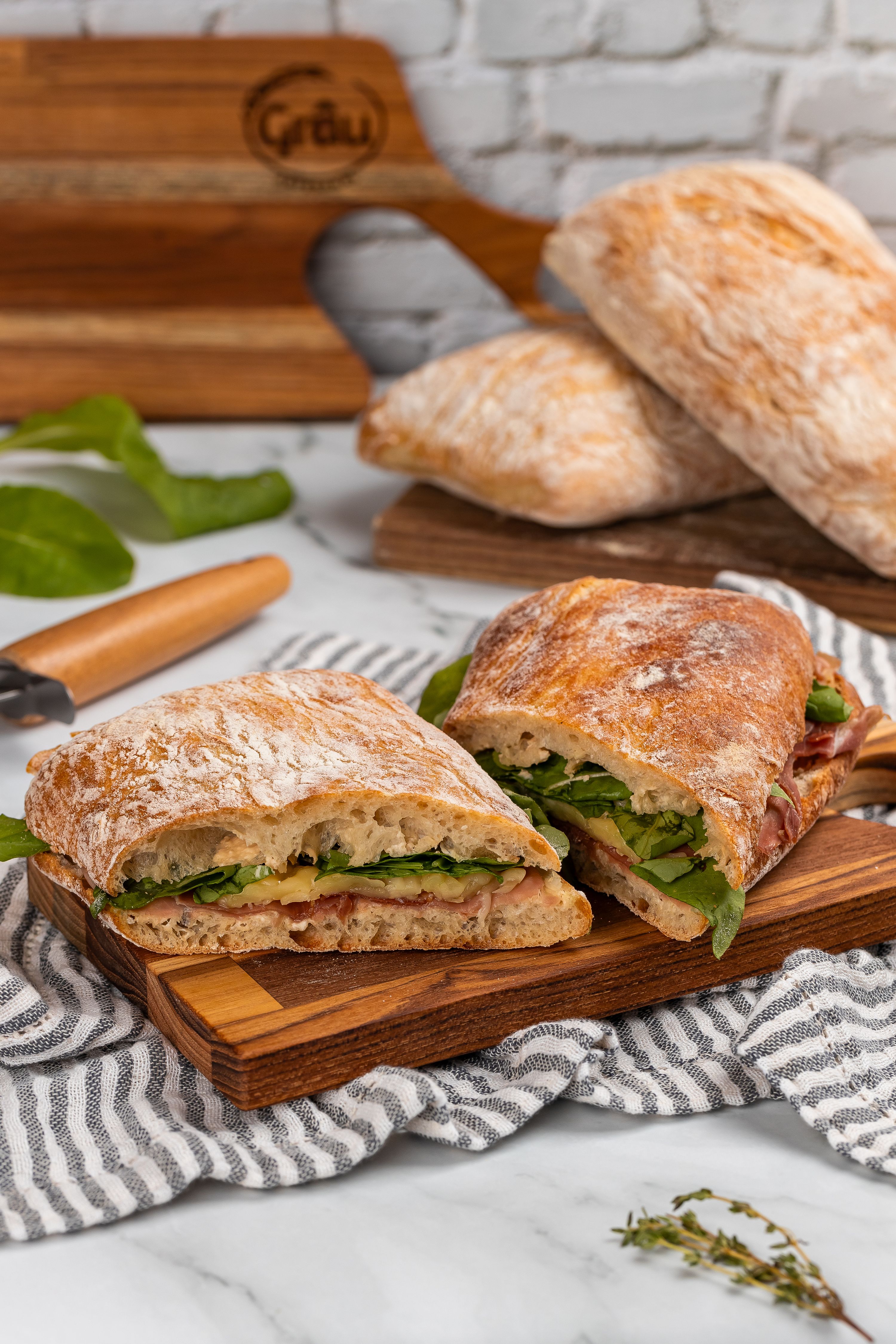 Botafogo Grâu: Ciabatta Artesanal, Alho Confit & Presunto Cru