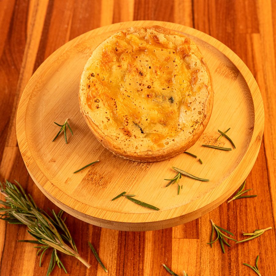 Quiche Grâu: Curadoria de Queijos & Tomilho Fresco