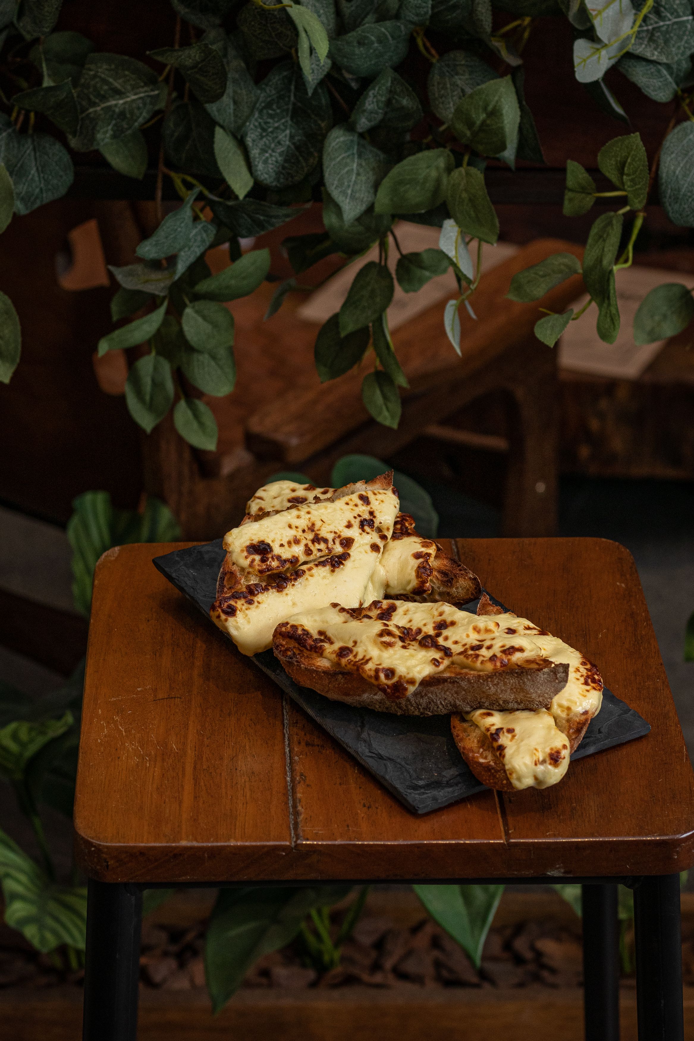 Arpoador Grâu: Baguete de Fermentação Longa & Queijo Minas 