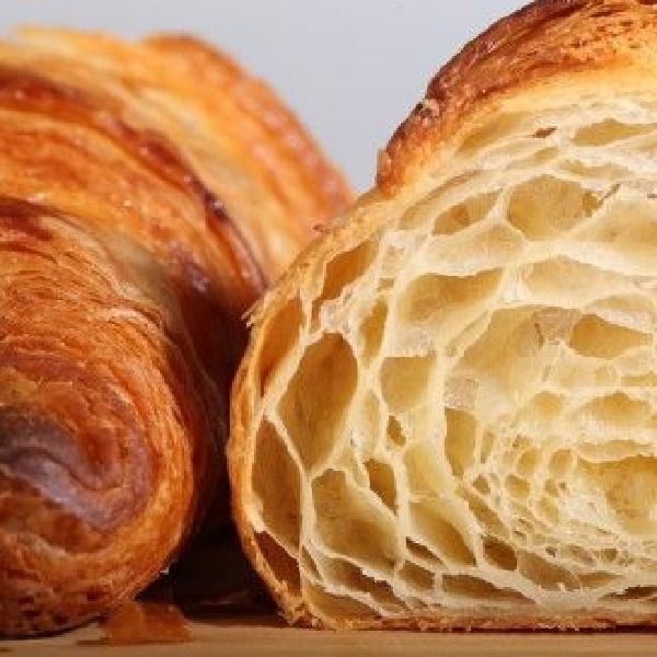 Croissant Tradicional Grâu: Folhado Técnico & Manteiga Artesanal