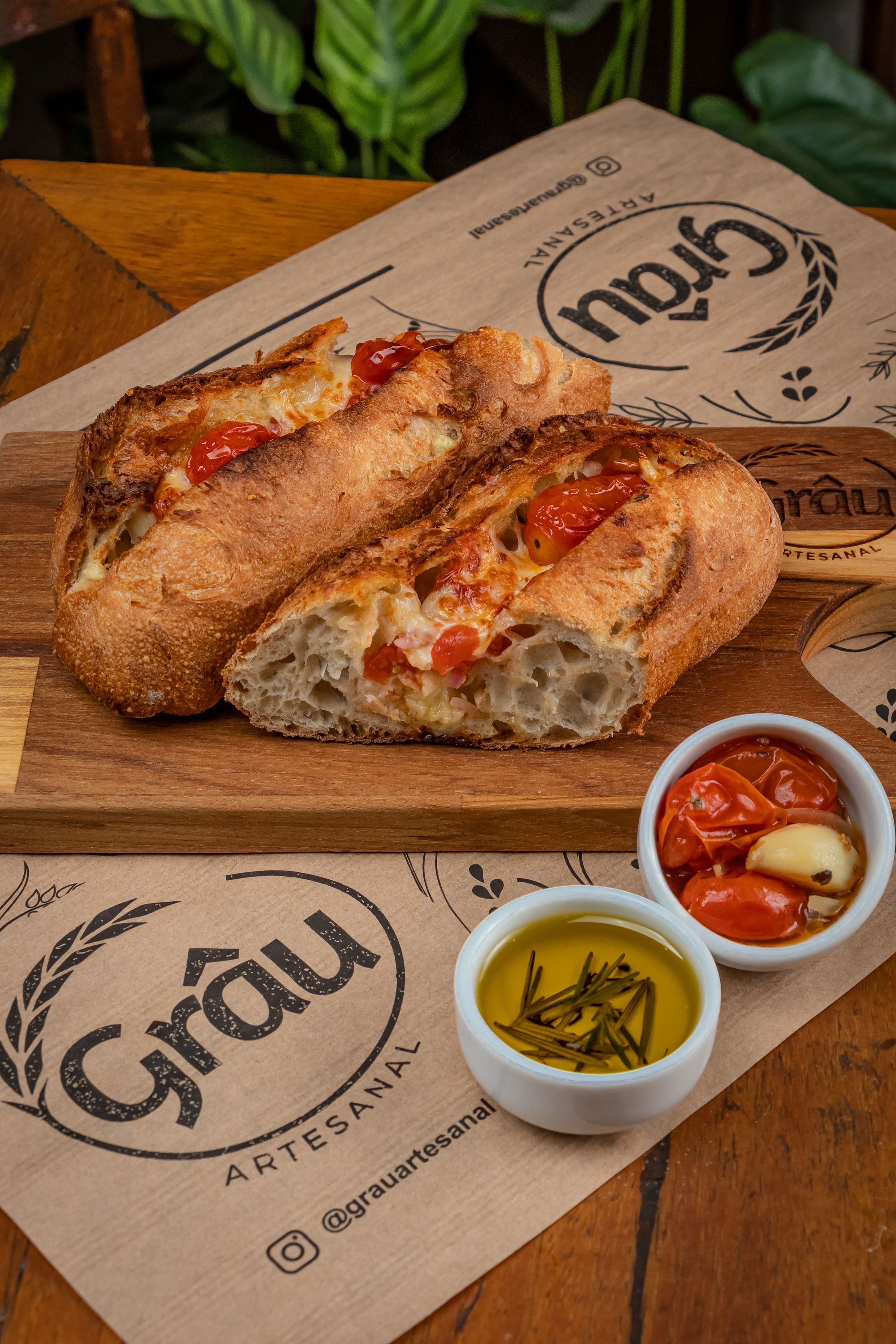 Recreio Grâu: Baguete de Fermentação Longa & Tomate Confit
